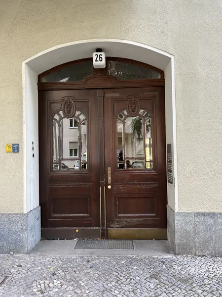 Schöne 2-Zimmer Altbauwohnung mit Charme im feinsten Charlottenburg Nähe S-Bhf und U-Bhf — photo 1